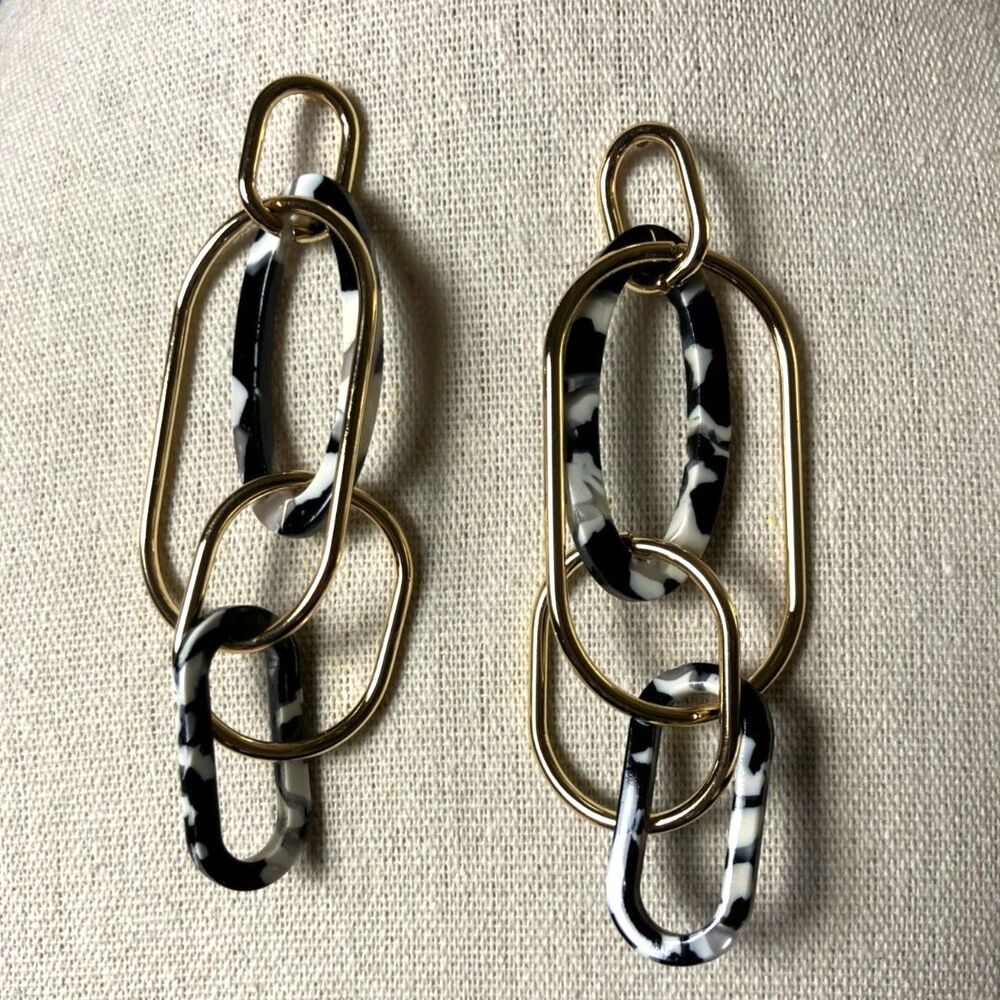 Black & white and gold tone link earrings